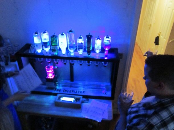 El barman robot que prepara los tragos alcohólicos perfectos