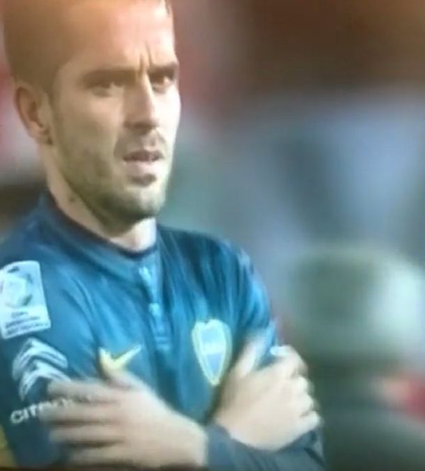 Con un gesto irresponsable, Gago se burló de los hinchas de River