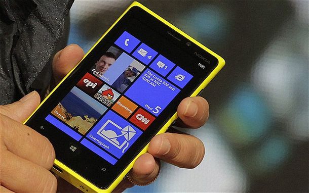 Nokia presenta su primer teléfono con Windows Phone 8