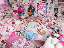 Fanática de Hello Kitty busca novio que le guste el rosa