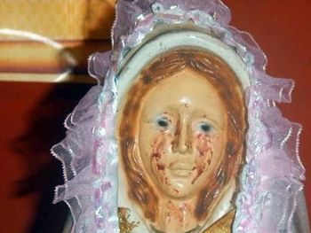 Conmoción en Metán por la aparición de una virgen que llora sangre