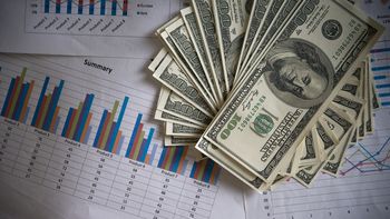 Los analistas anticipan un repunte del dólar en 2024, luego de años a la baja. Los analistas anticipan un repunte del dólar en 2024, luego de años a la baja.