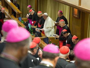 El Vaticano pide prudencia