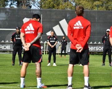 Minutos de silencio en todo el fútbol argentino por la partida de Russo: el gesto de River