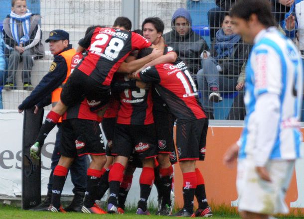 Newells superó a Rafaela y acaricia el título