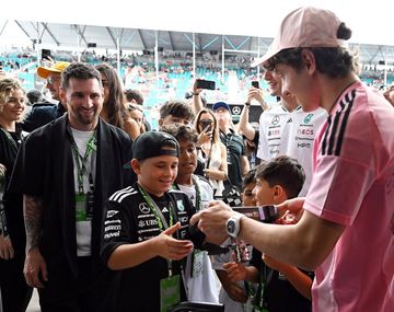 Lionel Messi se subió a un auto de Fórmula 1 pero no fue el de Franco Colapinto