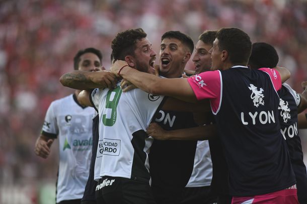 Golazo de Ferro que sueña con volver a Primera tras 22 años