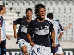 Leguizamon_gol_Fotob