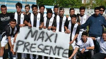 Los jugadores fueron hasta Pergamino para homenajear a su compañero Los jugadores fueron hasta Pergamino para homenajear a su compañero