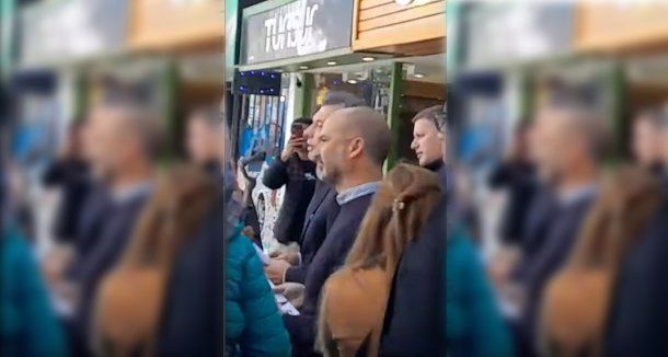 Mauricio Macri intentó hacer campaña en Bariloche y lo abuchearon