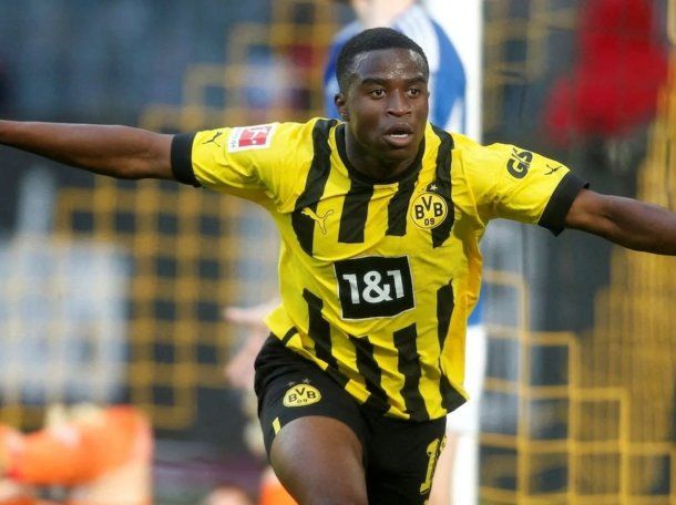 Escándalo: la joya alemana que comparaban con Messi sería más grande de lo que se dice