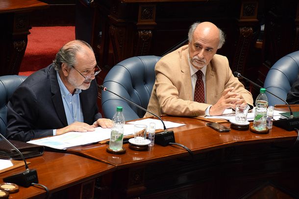 El ministro Pablo Mieres compareció ante el Parlamento y fustigó la propuesta del PIT-CNT para dejar sin efecto la reforma de la seguridad social.