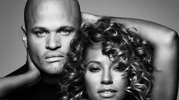 una ex spice girl se desnuda en campana contra el cancer una ex spice girl se desnuda en campana contra el cancer