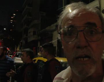 Sesto aseguró que el policía se abalanzó sobre el capot de su taxi