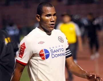 Un futbolista pone en alerta a la seguridad de un aeropuerto