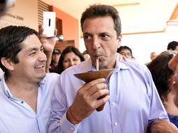 a poco del debate del pliego de carles, massa lo cruzo por las perpetuas a poco del debate del pliego de carles, massa lo cruzo por las perpetuas