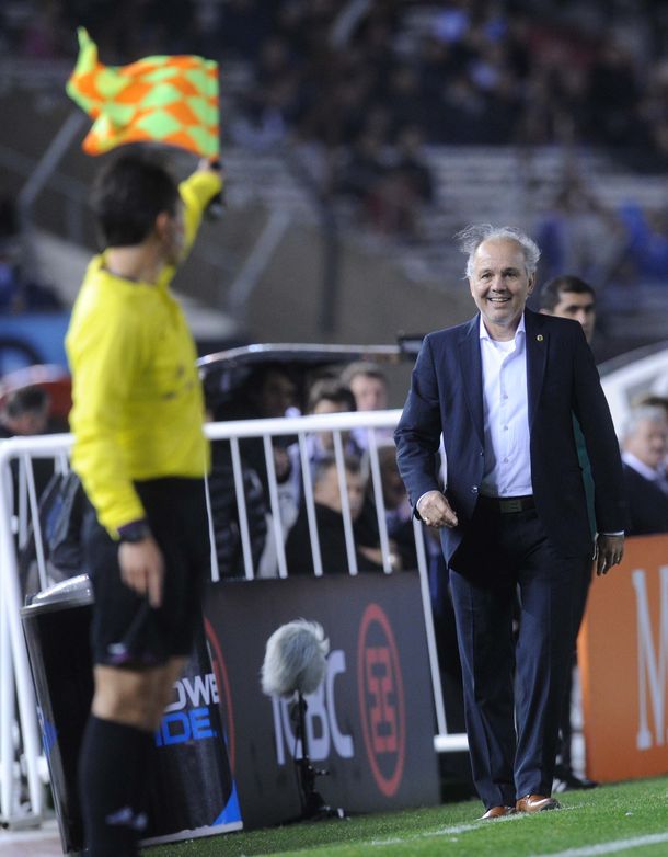 Sabella volvió a cerrarle la puerta al regreso de Tevez