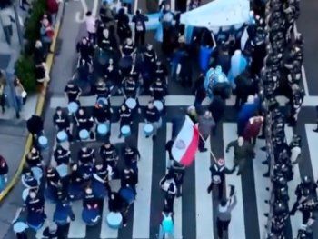 Por criticar la marcha por el Garrahan, en TN repudiaron una bandera de Irak... pero era de Chacarita