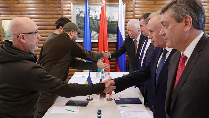 El canciller ucraniano destacó la chance del encuentro con su par ruso el  jueves