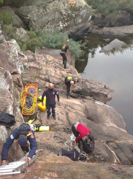 Búsqueda del cuerpo del jugador Maximiliano Pereira. Créditos: Armada Nacional.