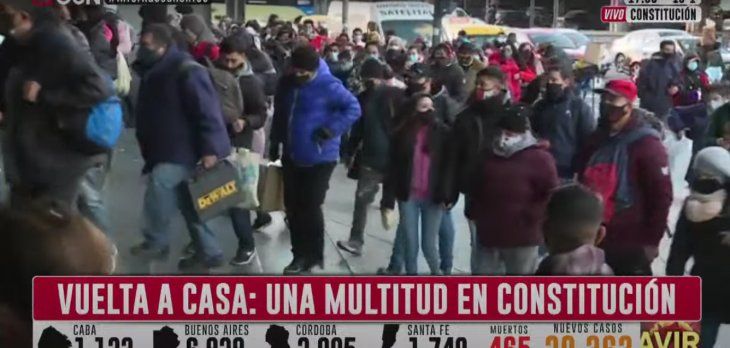 Caos en Constitución: amontonamiento de gente en el regreso a casa