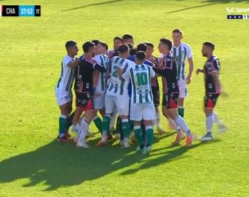 Escándalo en San Miguel vs Chacarita: penal errado a lo Messi y descontrol