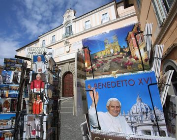 Un outlet de souvernirs de Benedicto XVI tras la renuncia
