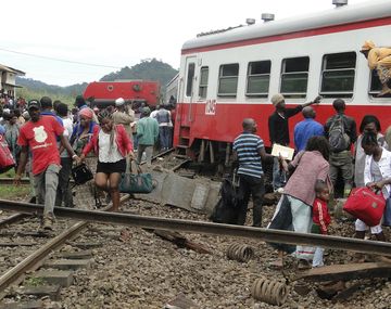 Más de 50 personas murieron en un accidente de tren en Camerún.