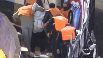 no todo fue alegria: brutal golpiza de la policia en racing no todo fue alegria: brutal golpiza de la policia en racing