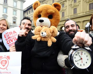 Multitudinarias marchas en Italia por la legalización de matrimonio igualitario