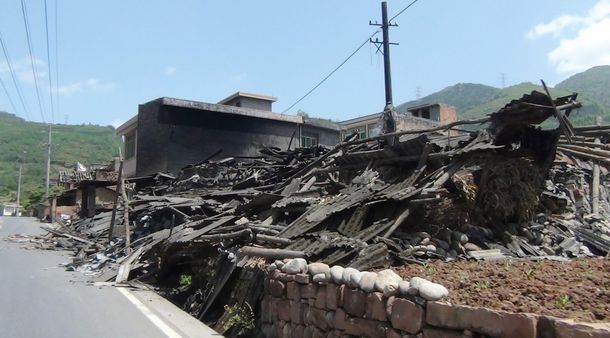 Ascienden a 179 los muertos por el terremoto en China