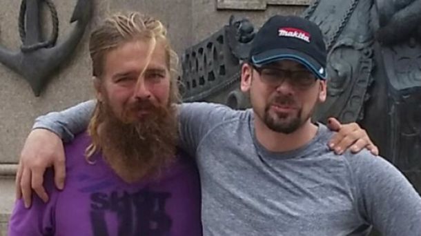 Anton (izquierda) se reencontró con su hermano