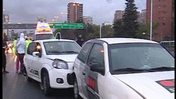 multiple choque en la avenida general paz: hay dos mujeres heridas multiple choque en la avenida general paz: hay dos mujeres heridas