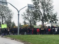Protesta de trabajadores de Atucha 1 y 2 por despidos masivos