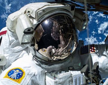 Concluyó con éxito la caminata espacial de dos astronautas de la EEI