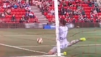 Hall asustó a todos, pero pudo seguir jugando Hall asustó a todos, pero pudo seguir jugando