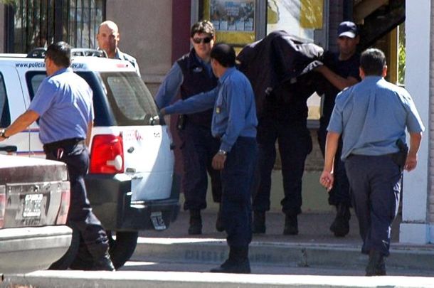 Los hijos de la policía fusilada por su ex no vieron el crimen