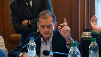 Manini Ríos destacó el interés de la gente por el plebiscito por los deudores. Manini Ríos destacó el interés de la gente por el plebiscito por los deudores.