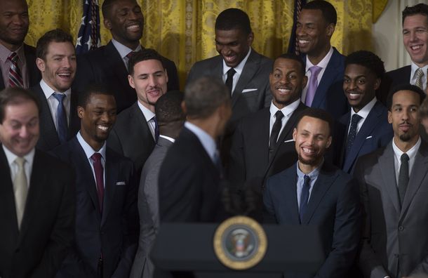Obama imitó el baile de Curry en la visita de los Golden State a la Casa Blanca
