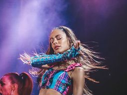 Tini pidió a los del VIP que no se paren arriba de las sillas