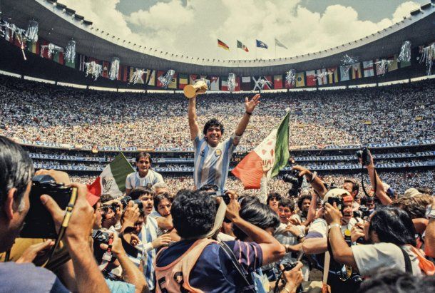 Subastan otra camiseta de Diego Maradona