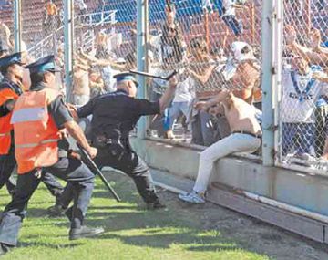 La AFA acusó a Macri de no ayudar a combatir la violencia