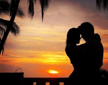 Lola Ponce, muy romántica con Aaron Díaz