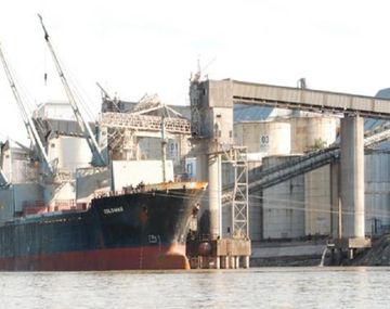 {altText(,#Paritarias2015 Aceiteros llevan 18 días de paro y no ceden: exigen 42%)}