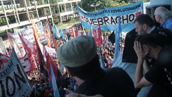 La detención de Esteche en la Facultad de Periodismo de La Plata La detención de Esteche en la Facultad de Periodismo de La Plata