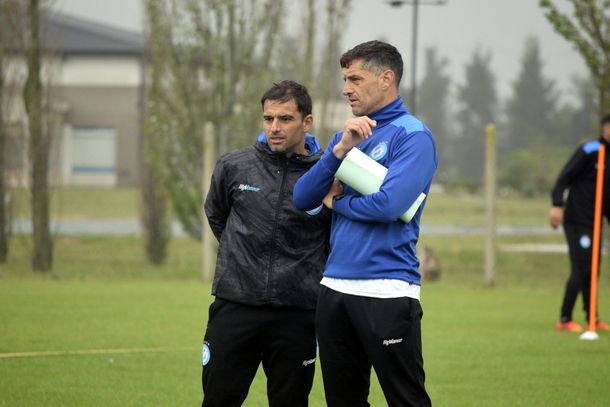 Lucas Licht arrancó su ciclo como técnico de Villa San Carlos