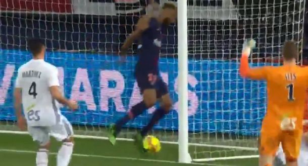 El blooper de Choupo-Moting para el PSG: le negó el gol a Nkunku
