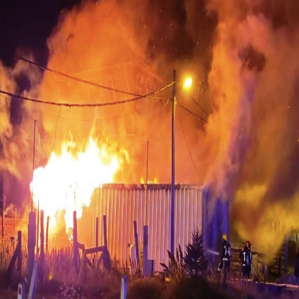 Ushuaia: murieron tres chicos por un incendio en una casa