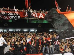 fanatismo al palo: un hincha le puso newells a su hijo fanatismo al palo: un hincha le puso newells a su hijo