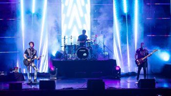 a 30 anos de comfort y musica para volar, sobredosis de soda presenta vuelo stereo a 30 anos de comfort y musica para volar, sobredosis de soda presenta vuelo stereo